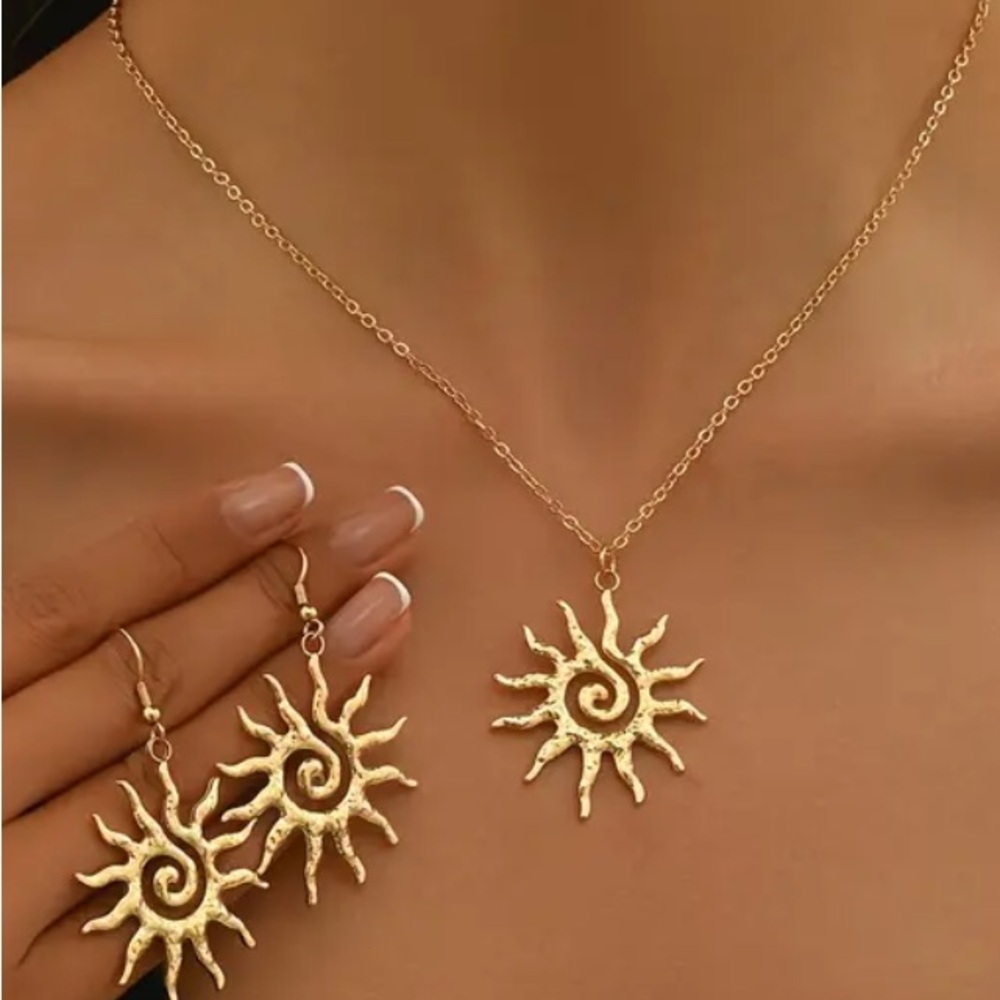 Sun Necklace NWT with earrings Gold